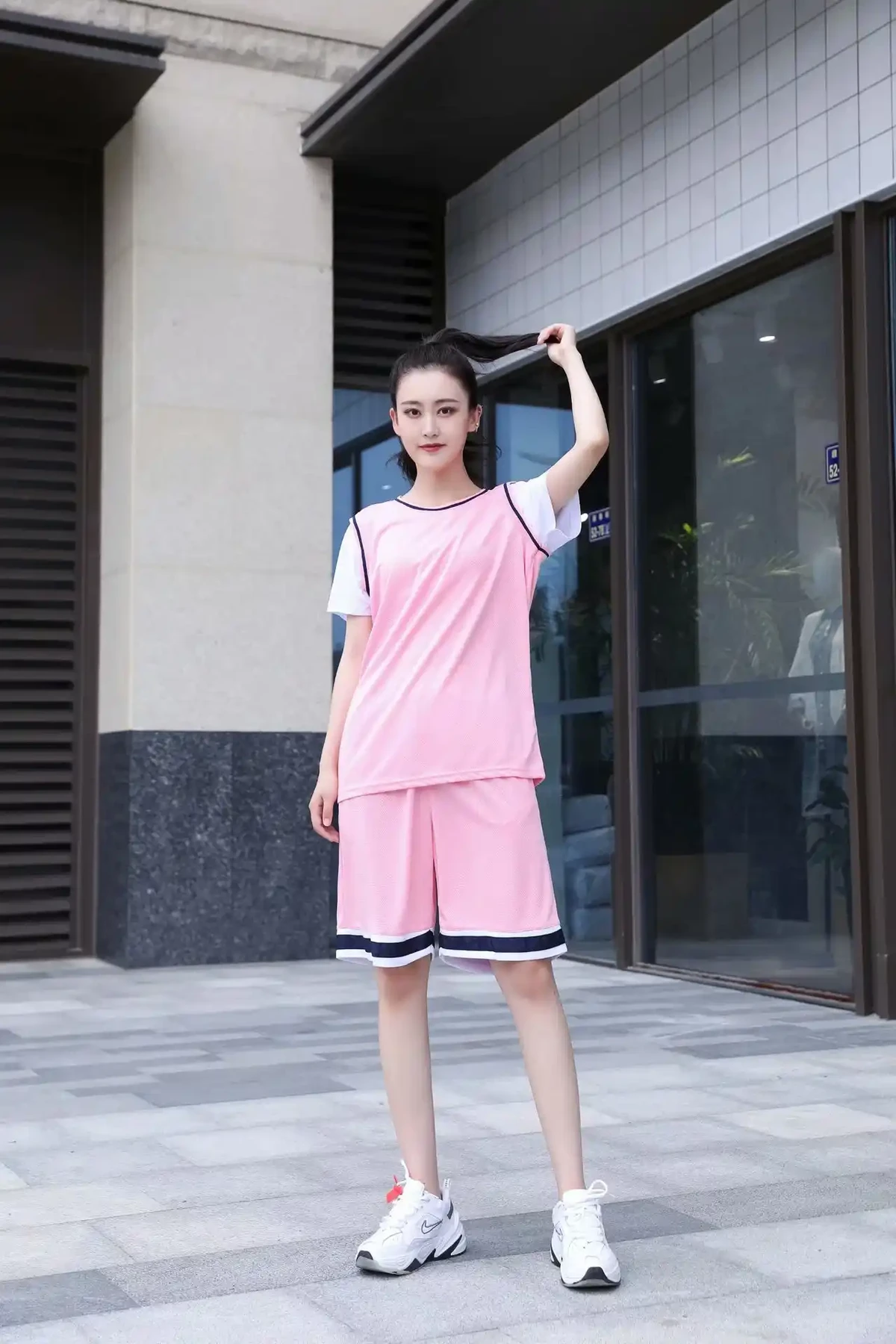 老年人打篮球时应如何进行适当的力量训练?_0